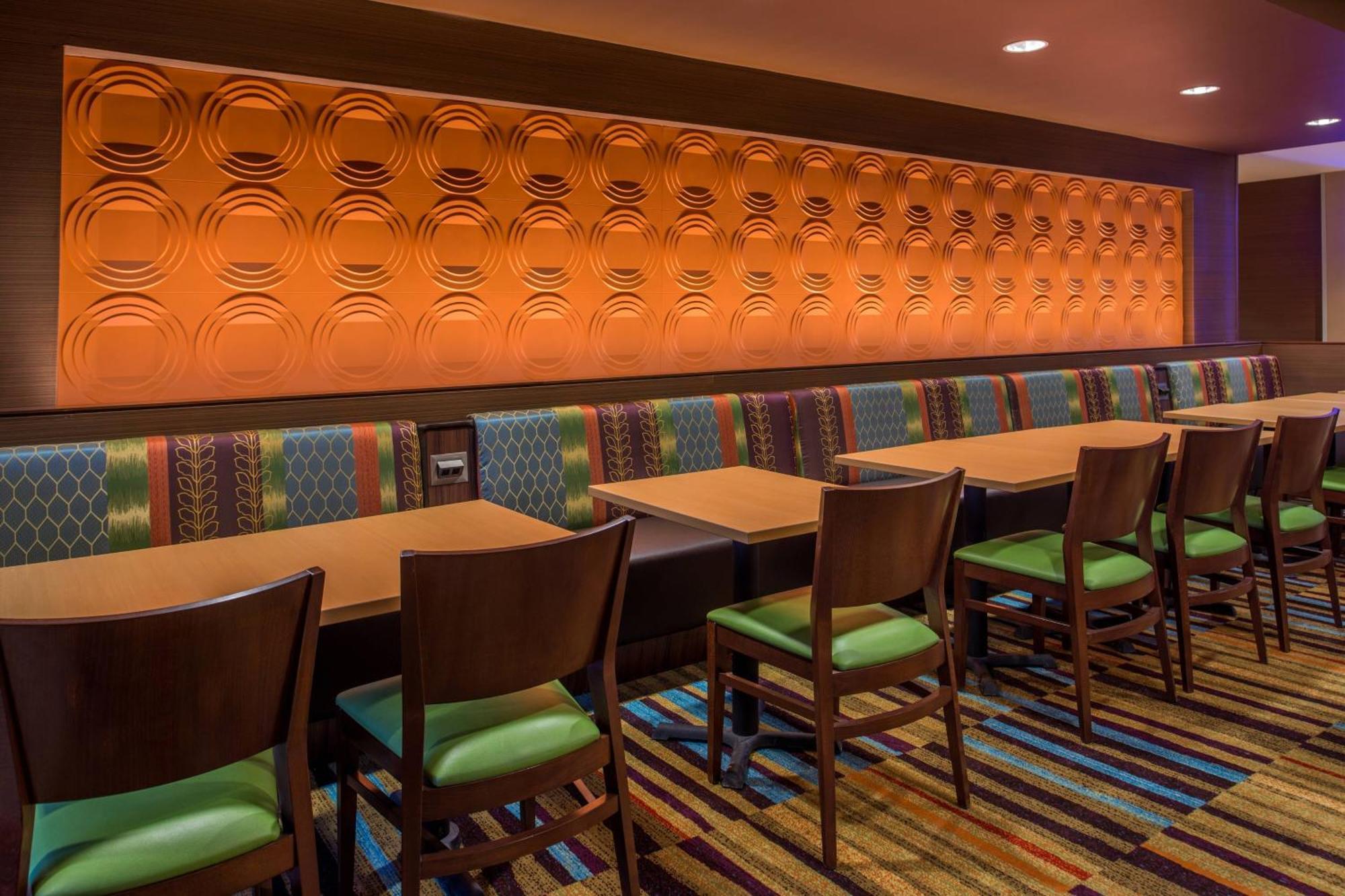 Hotel Fairfield & By Marriott St. Louis Westport 3*